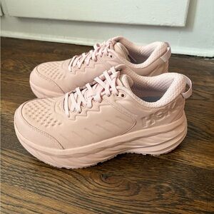 Hoka Bondi SR size 8D! In color peach. Never worn and in perfect condition.